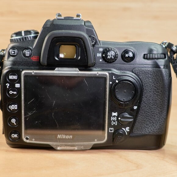 Nikon D300 dslr Camera 12.3MP with Nikkor AF-S DX VR 18-200mm Lens - Picture 9 of 12